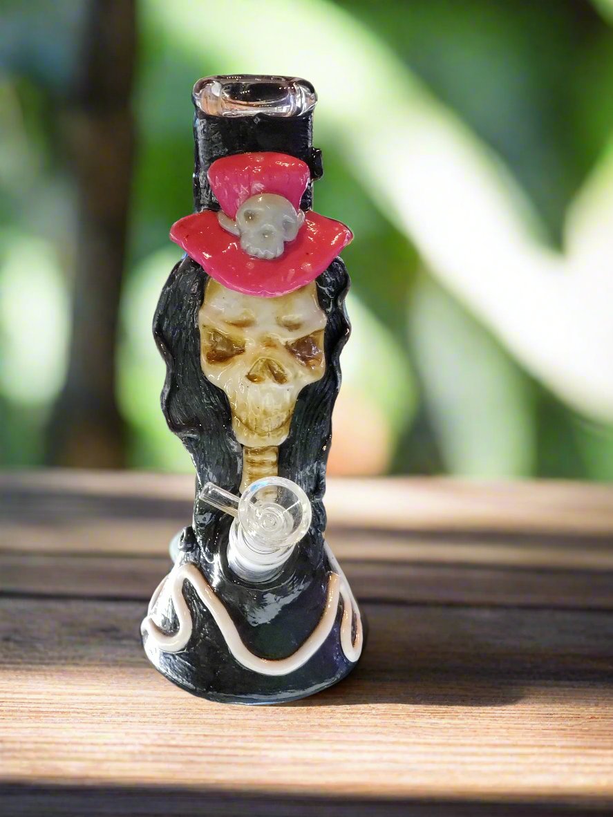 Skull Design Pink Hat Water Pipe Clay Exterior