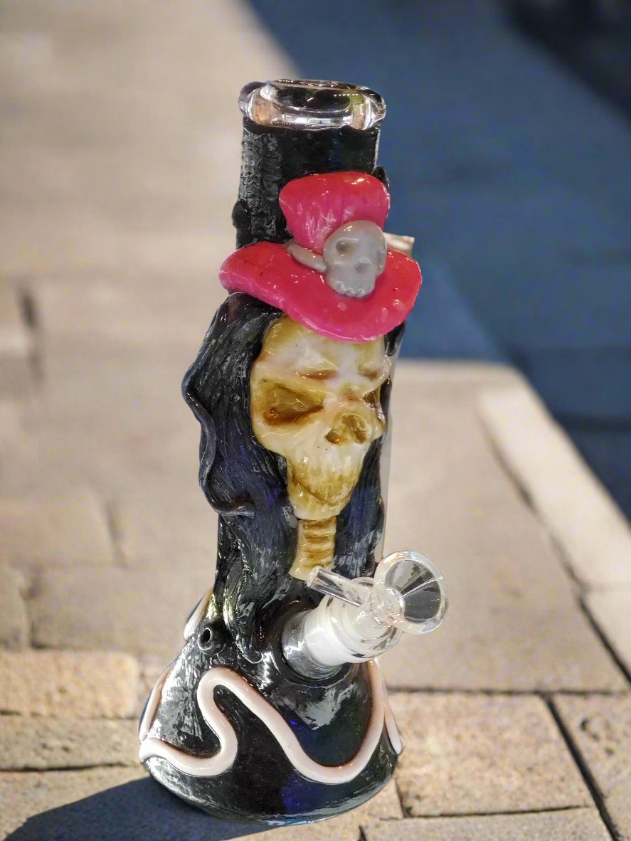 Skull Design Pink Hat Water Pipe Clay Exterior